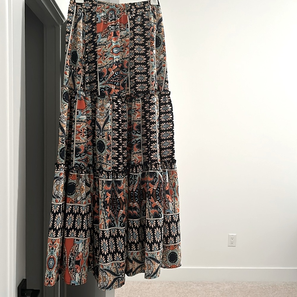 New with tags colorful tiered floral skirt.
